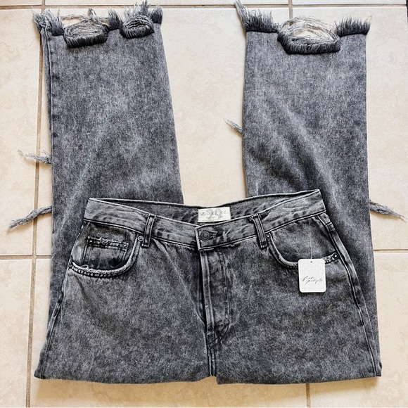 NWT Free People Bottlerocket Grey Maggie Mid Rise Distressed Straight Leg Jeans - Picture 7 of 11